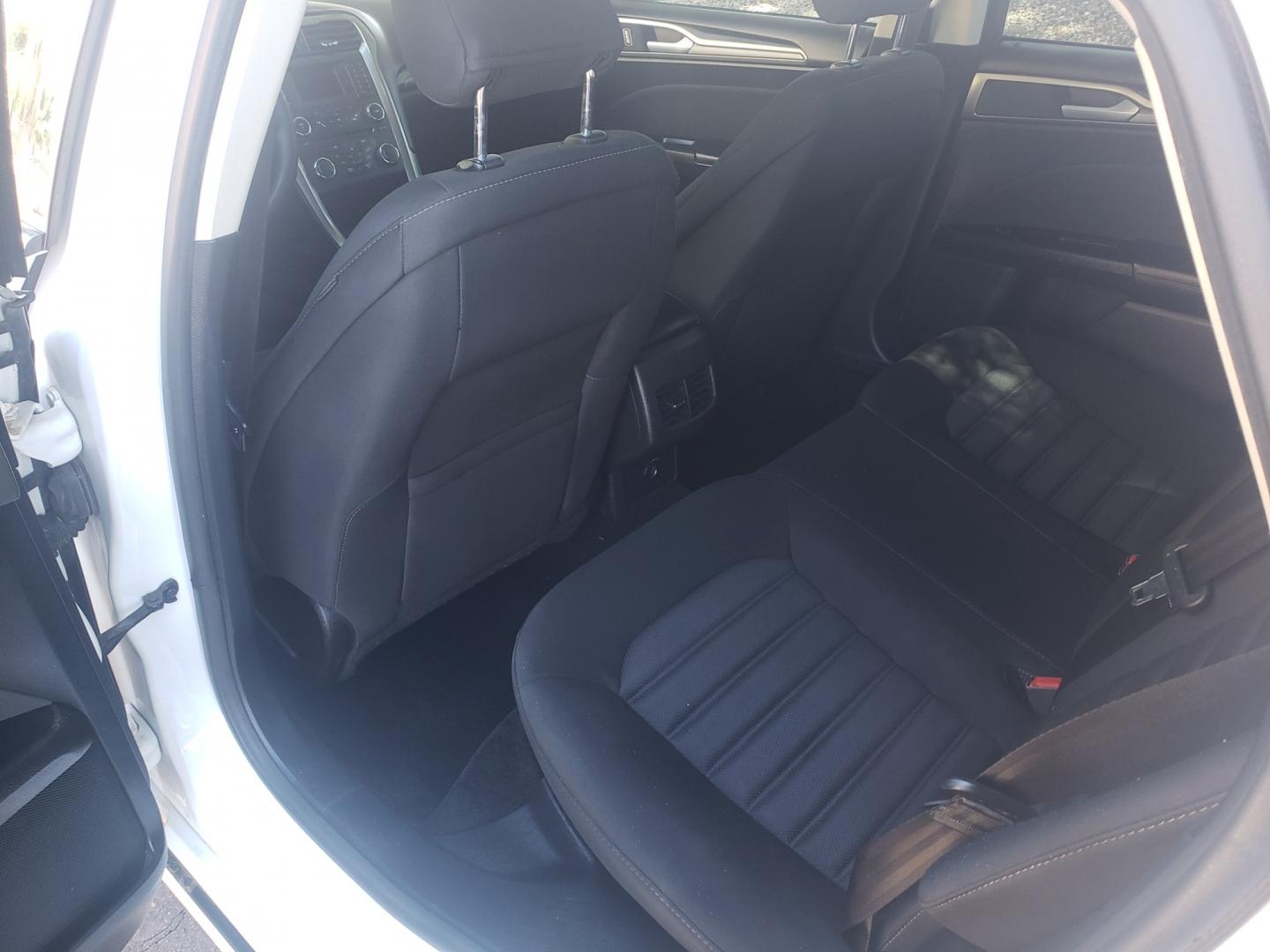 2017 WHITE /black Ford Fusion Hybrid SE hybrid (3FA6P0LUXHR) with an 2.4L L4 DOHC 16V engine, 6-Speed Automatic transmission, located at 323 E Dunlap Ave., Phoenix, AZ, 85020, (602) 331-9000, 33.567677, -112.069000 - Photo#11
